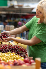 Woman buying fesh organic fruit 