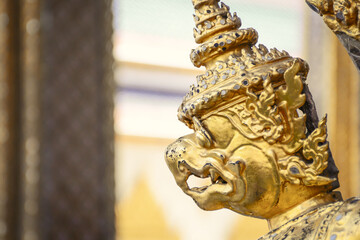 Fototapeta na wymiar golden statue of buddha
