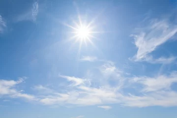 Foto op Plexiglas hot sparkle sun on blue cloudy sky background © Yuriy Kulik