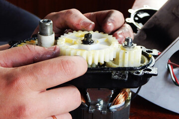 Repair of the engine of small household appliances