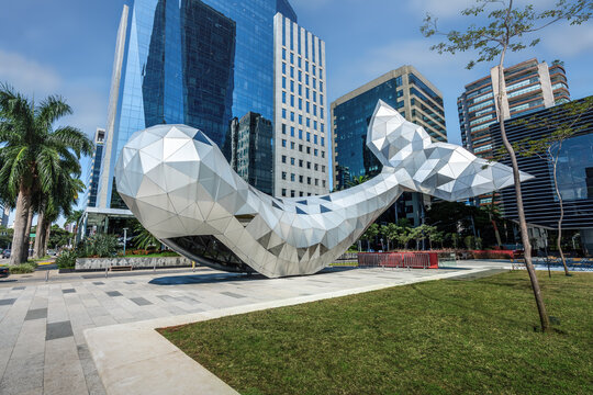 Metallic Whale at Brigadeiro Faria Lima Avenue - created by by Pei Partnership Architects - Sao Paulo, Brazil