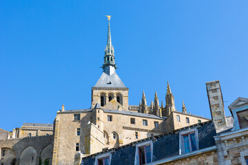 Clocher de l'Abbaye du Mont Saint-Michel depuis le contrebas