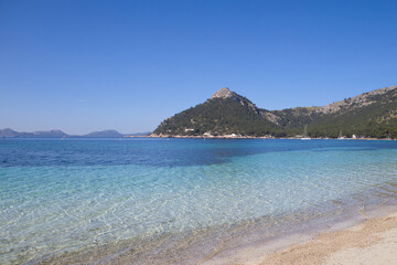 Aussicht auf das türkise Wasser vom Strand Playa de Formentor, Mallorca, Spanien, Paradies