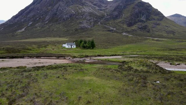 Lagangarbh Hut white house in Glencoe Scottish Highlands, Buachaille Etive Mor, Scotland UK