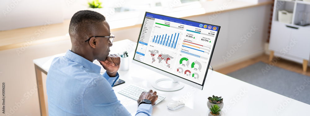Poster Businessman Analyzing Graph On Computer