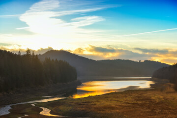 Okertalsperre in Harz im f&auml;rblische Winterlicht.