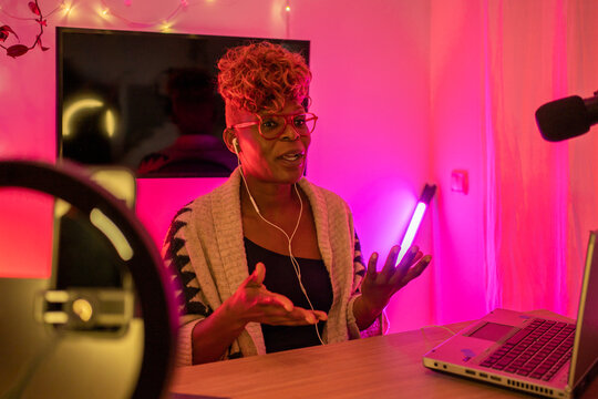 Black Woman Influencer. Youtuber, Video Streaming Online.