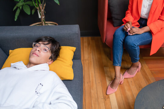 Teenager visiting psychologist