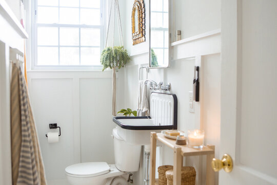 Minimal Scandinavian Apartment Home with Bright Modern Bathroom Light
