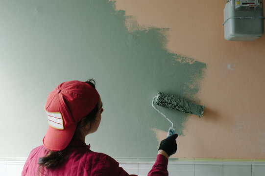 Young woman making reparation