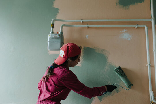Young woman making reparation