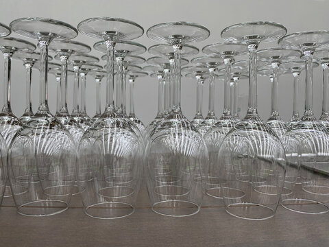 table with wineglasses