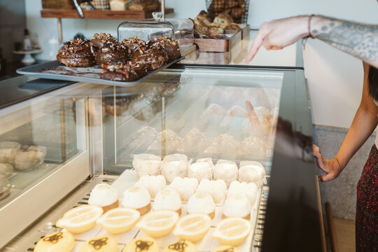 Man pointing at a dessert in a bakery