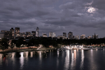 Obraz premium Boston city Charles River at dusk with urban skyline and skyscrapers.