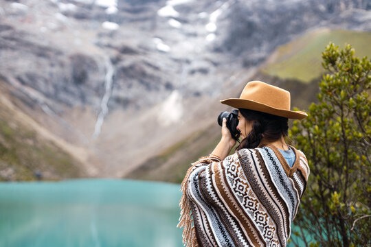 Tourist in Humantay Lake