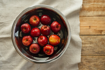 Red apples in a bowl