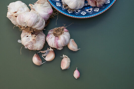 Garlic cloves and bulbs