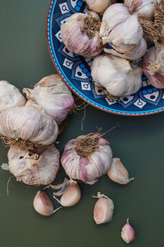 Flat lay of organic garlic 