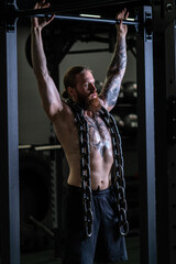 Obraz premium Chain posing bar horizontal tightened body biceps bodybuilding chest black, for strength male for young and workout fitness, adult exercise. Care single energy, sportswear