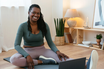 Black sportswoman taking break in online training