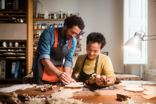 Teaching how to create fines violins