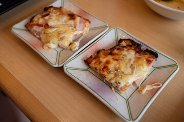 とても美味しい日本の焼き立てピザ