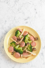 ソーセージとブロッコリーの炒め物