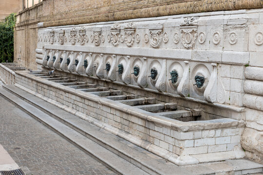 Fontana del Calamo o delle 13 cannelle Ancona Italy