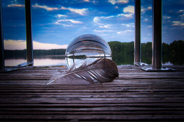 Wasser - Steg - Lensball - Feder - Ecology - High quality photo