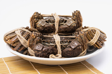 A dish of hairy crabs and river crabs on a white background