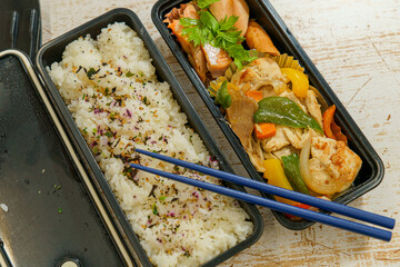 お昼の弁当