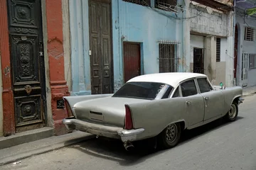 Fotobehang old car in the streets of havana © chriss73