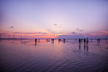 Fototapeta premium Taiwan, Taichung, Gaomei Wetland, park, waves, crowd