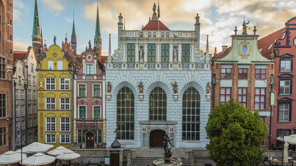 View of the Artus Court in Gdańsk on a spring morning. - obrazy, fototapety, plakaty
