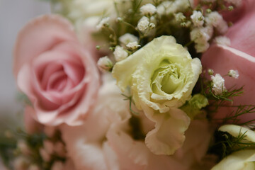 Arreglo de novia y novio, ramos flores anillos alianzas
