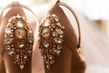 Arreglo de novia y novio, ramos flores anillos alianzas