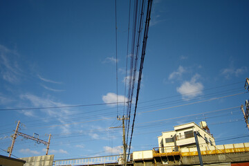 電線の空