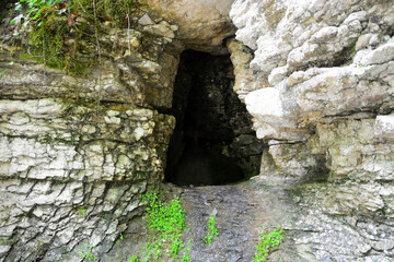 Obraz premium Entrance to the cave- closeup view