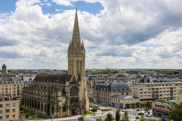 Obraz premium Église Saint-Pierre de Caen depuis le Château de Caen