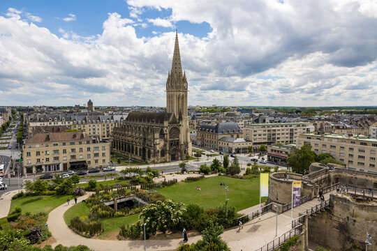 &Eacute;glise Saint-Pierre de Caen depuis le Ch&acirc;teau de Caen