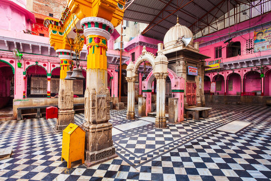 Shri Dwarkadheesh or Dwarkadhish Temple