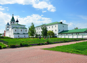 Fototapeta na wymiar Pokrovsky Cathedral and the hotel of the Spaso-Preobrazhensky Monastery. Murom, Russia