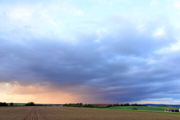 Obraz premium Wolkenhimmel vor einem Gewitter