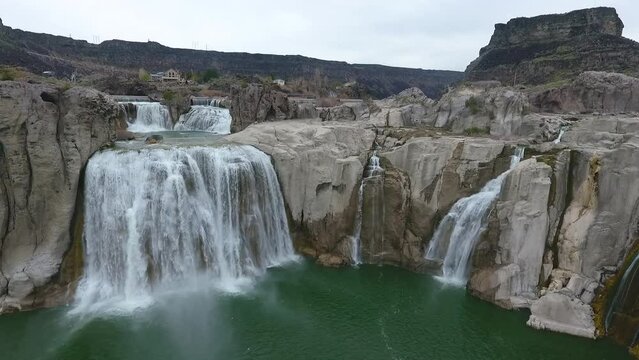 Stunning rise and tilt over Shoshone Waterfalls in Idaho spring