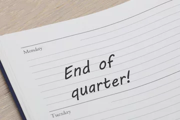 Deurstickers End of quarter reminder note in a diary page © Vivacity Images