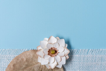 single paper flower bottom border with fringed white burlap and dry leaves
