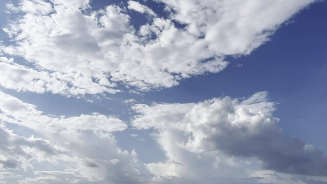  Clouds in the blue sky, unique real time video, great for skies replacement on movies