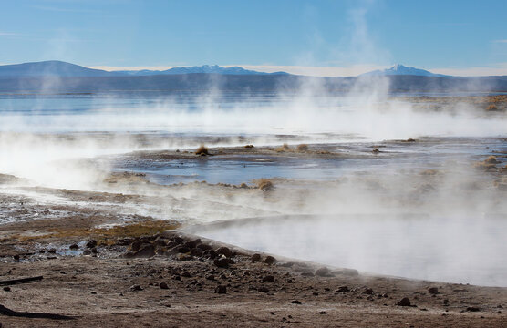 As &Aacute;guas Termais de Polques s&atilde;o &aacute;guas que emergem do subsolo rochoso e atingem uma temperatura entre 30 e 35&ordm;C. altiplano boliviano