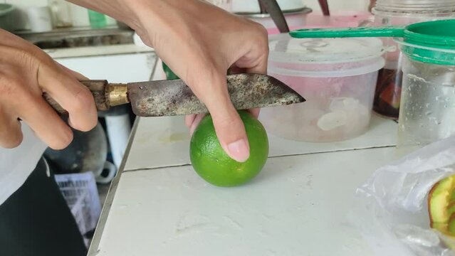 the process of making orange ice, cutting citrus fruit into 2 parts