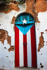 Old building with flag of Puerto Rico, Old San Juan, Puerto Rico, Caribbean - obrazy, fototapety, plakaty